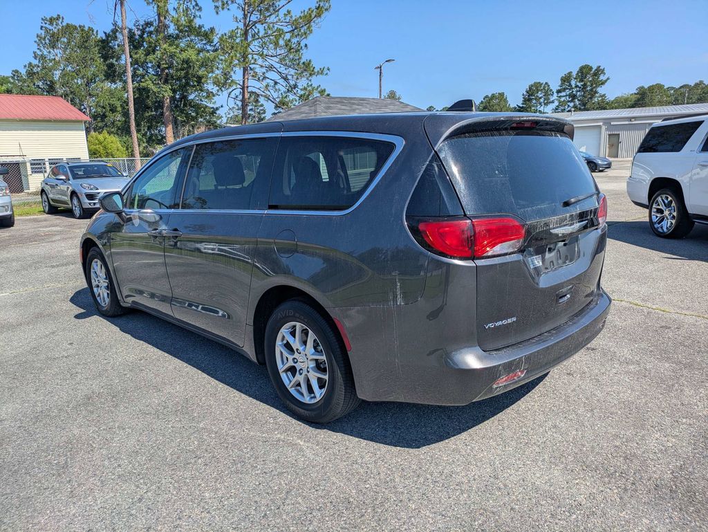 2023 Chrysler Voyager LX - Photo 6