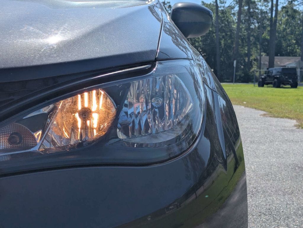 2023 Chrysler Voyager LX - Photo 10