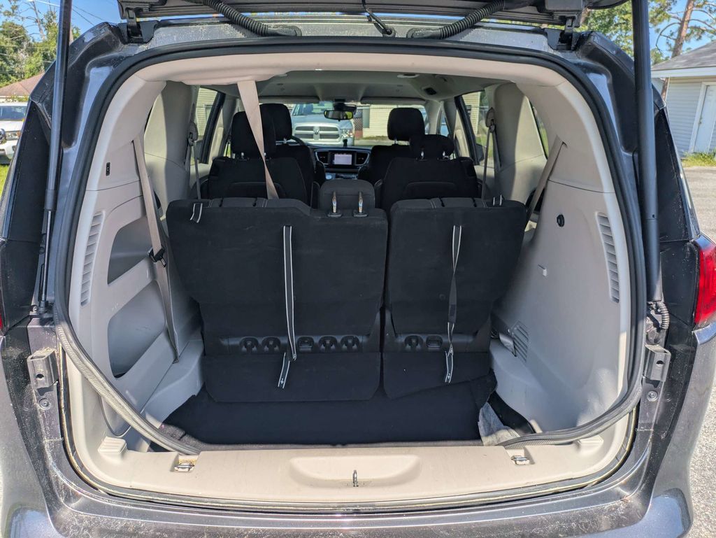 2023 Chrysler Voyager LX - Photo 12