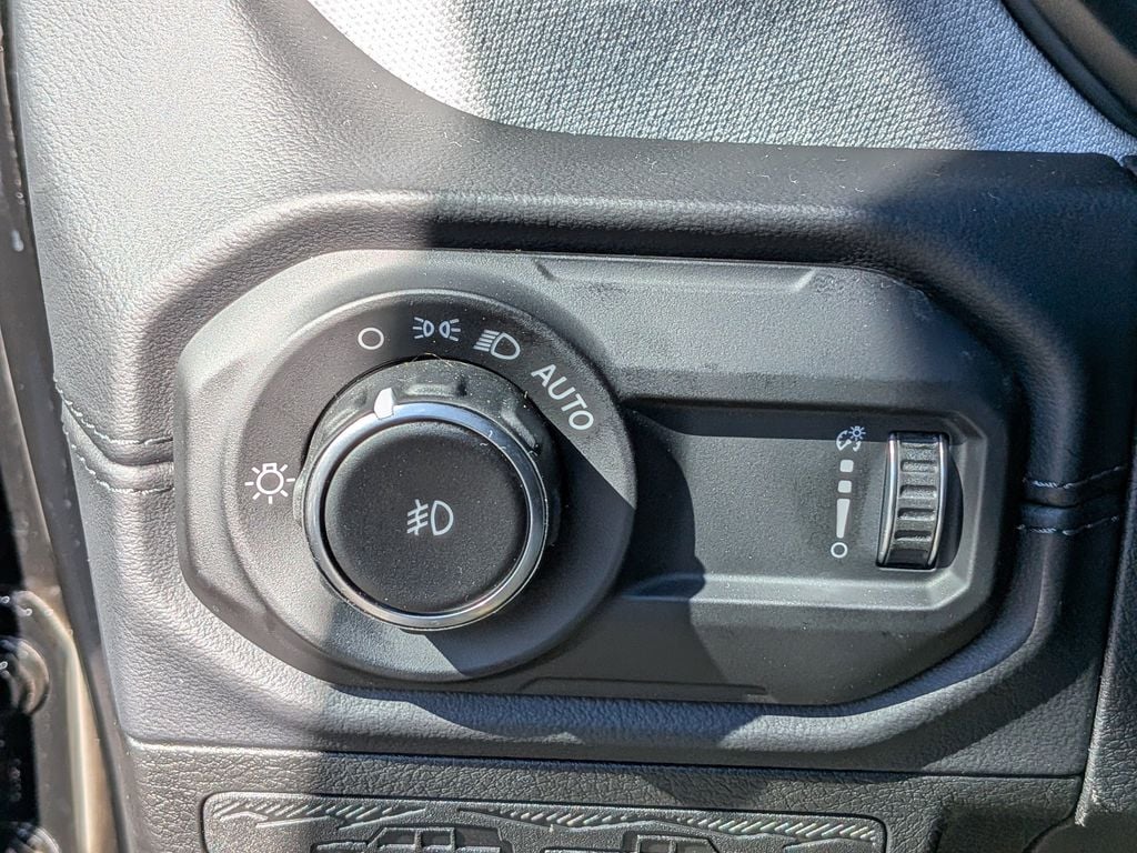 2026 Jeep Wrangler 4-Door Sahara - Photo 25