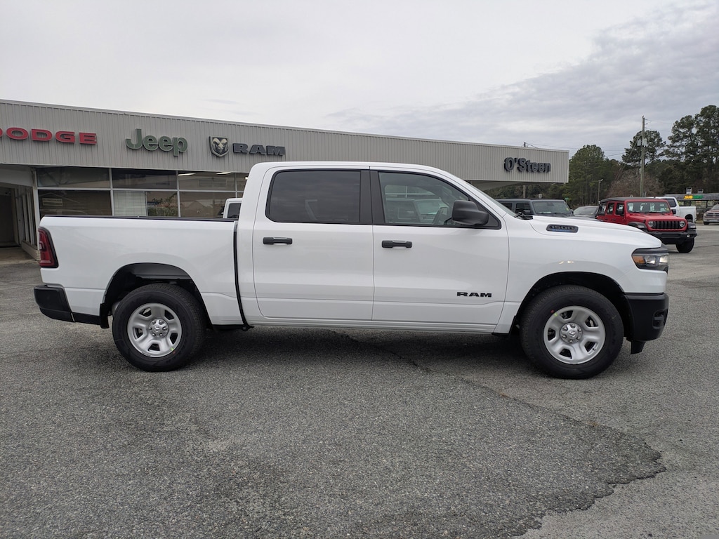 New 2026 Ram 1500 TRADESMAN CREW CAB 4X2 5'7 BOX Pickup