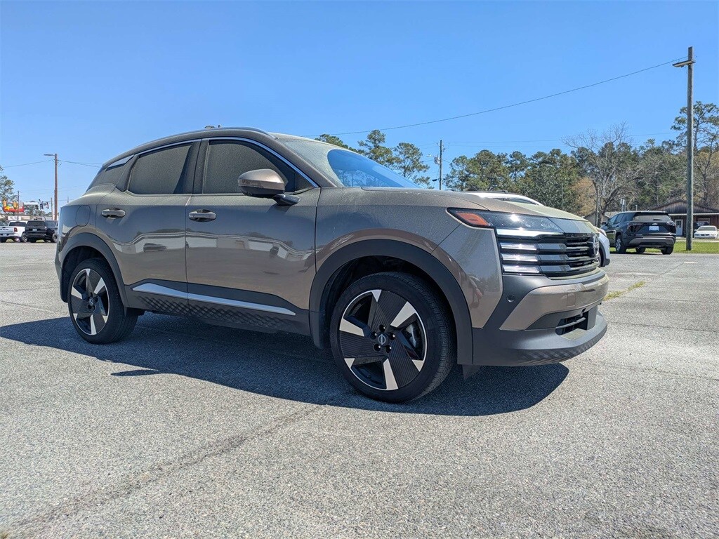 Used 2025 Nissan Kicks SR SUV