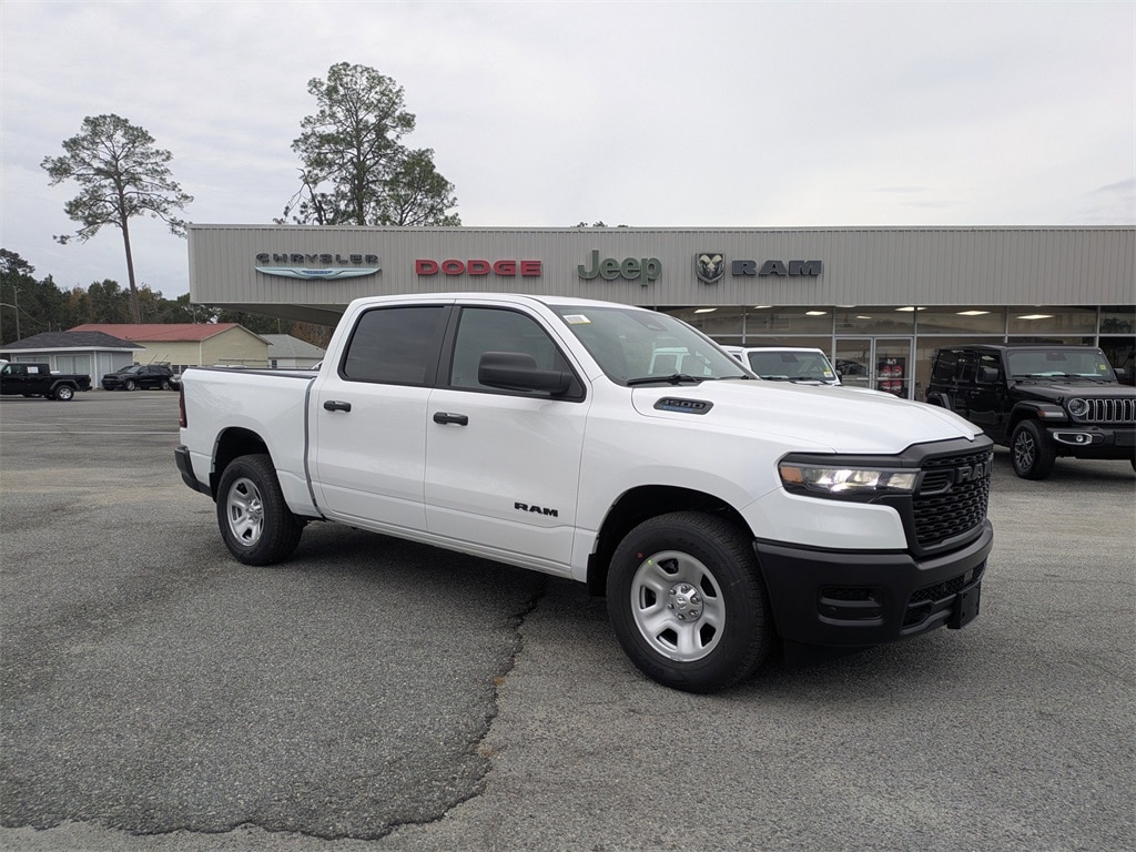 New 2026 Ram 1500 TRADESMAN CREW CAB 4X2 5'7 BOX Pickup