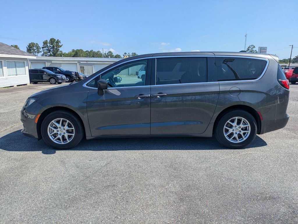 2023 Chrysler Voyager LX - Photo 7