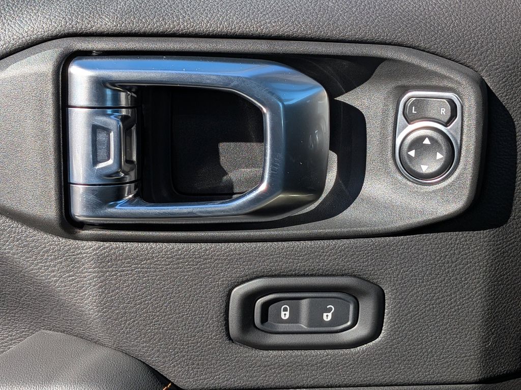 2026 Jeep Wrangler 4-Door Sahara - Photo 24
