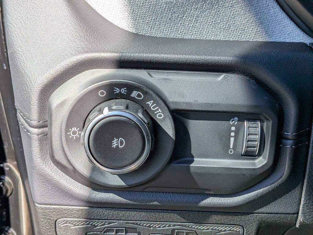 2026 Jeep Wrangler 4-Door Sahara - Photo 25