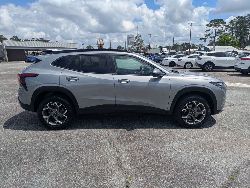 Used 2025 Chevrolet Trax LT SUV