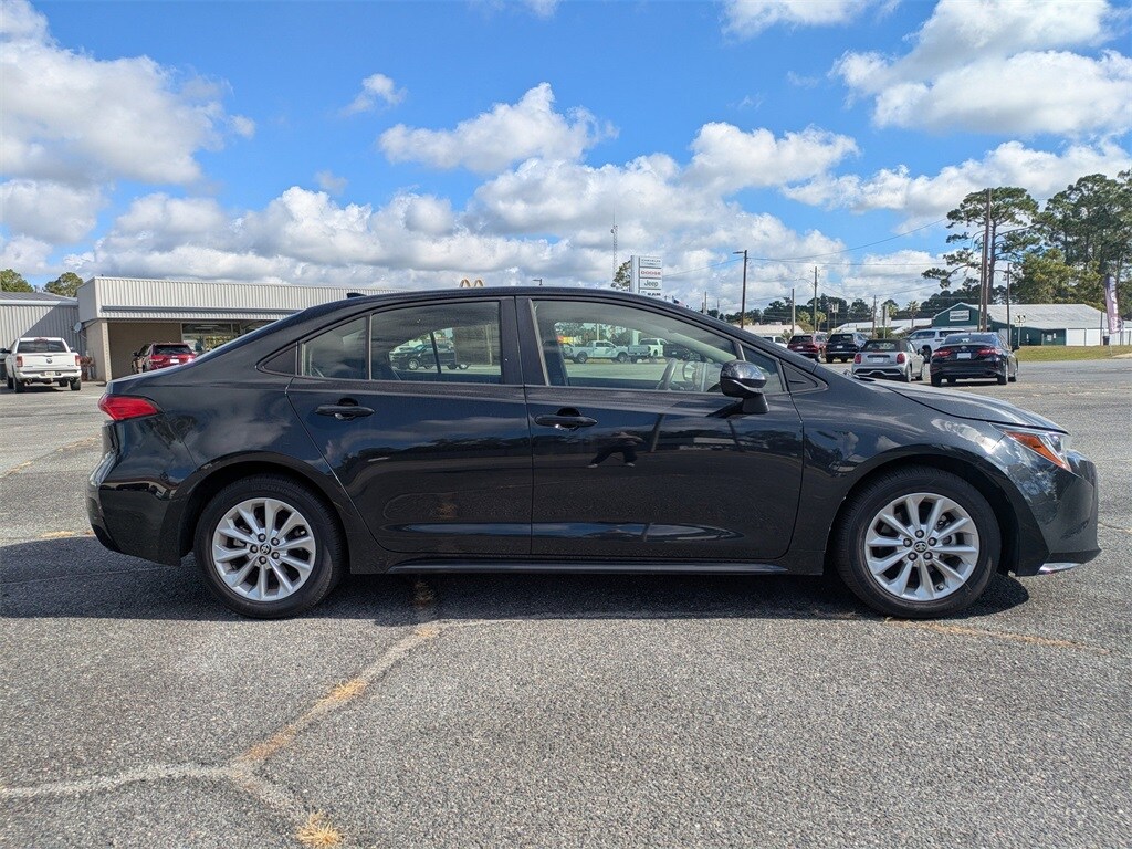 2021 Toyota Corolla LE Premium photo 3