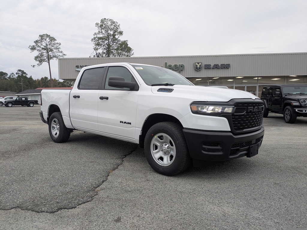 New 2026 Ram 1500 TRADESMAN CREW CAB 4X2 5'7 BOX Pickup