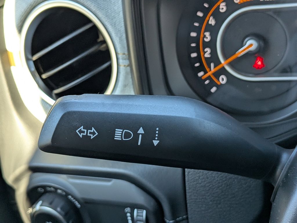 2026 Jeep Wrangler 4-Door Sahara - Photo 29
