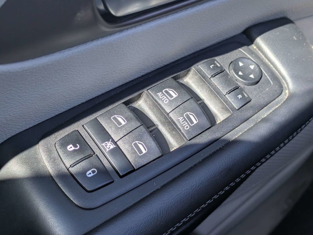 2023 Chrysler Voyager LX - Photo 22