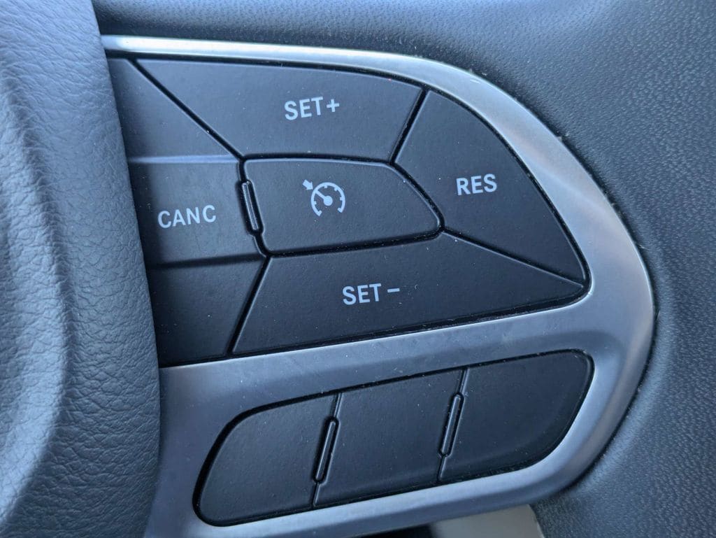 2023 Chrysler Voyager LX - Photo 25