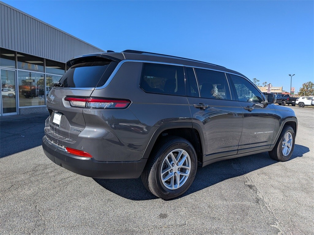 2021 Jeep Grand Cherokee Laredo photo 4