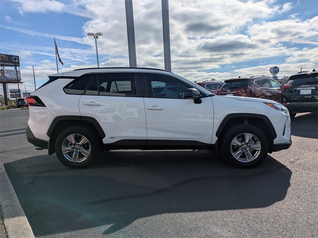 2024 Toyota RAV4 Hybrid LE photo 2