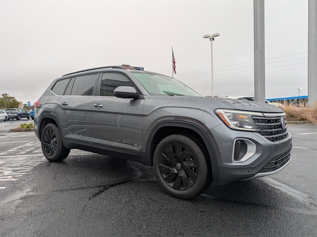 Used 2025 Volkswagen Atlas 2.0T SE w/Technology SUV