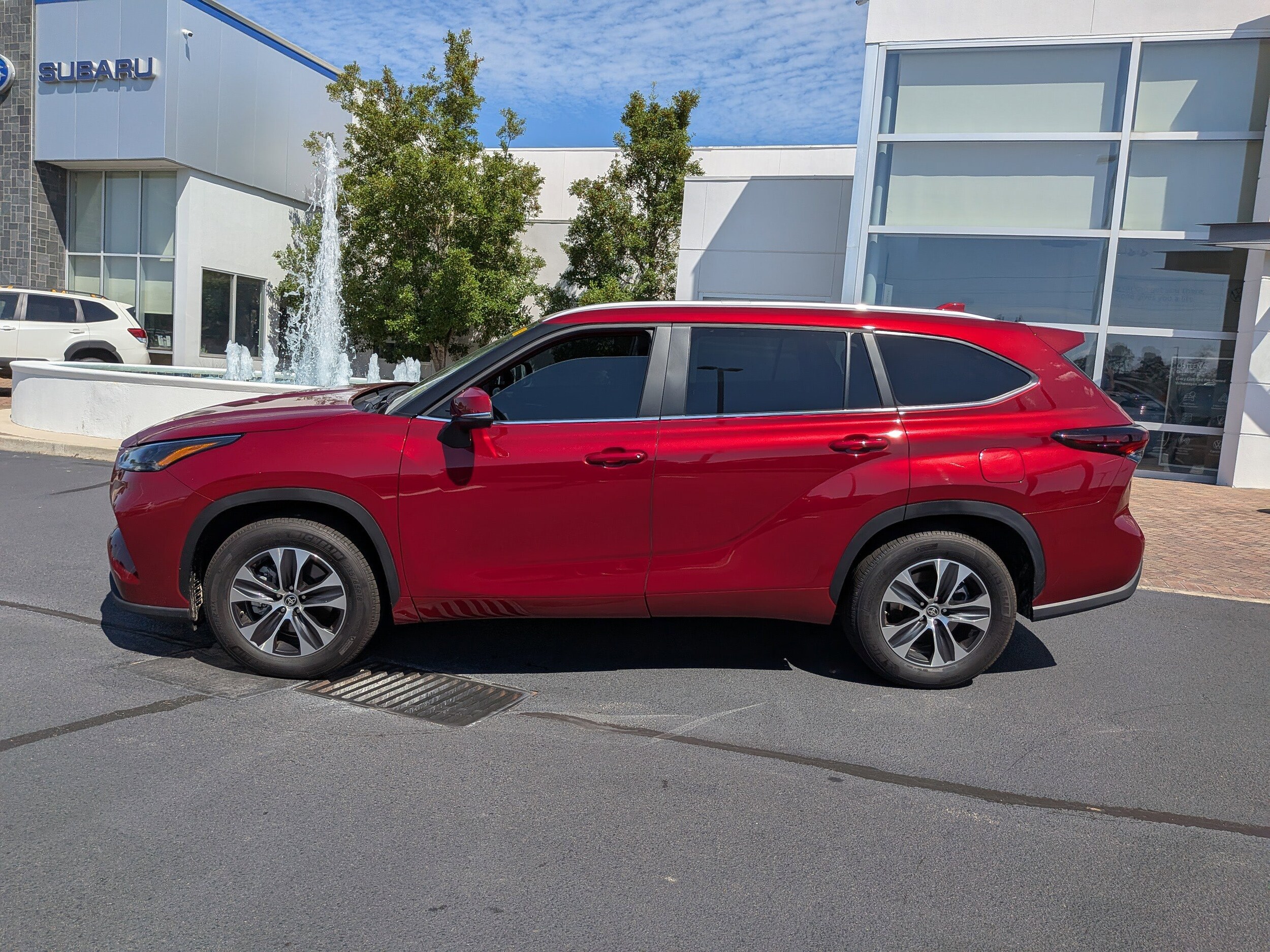 2025 Toyota Highlander XLE Limited photo 2