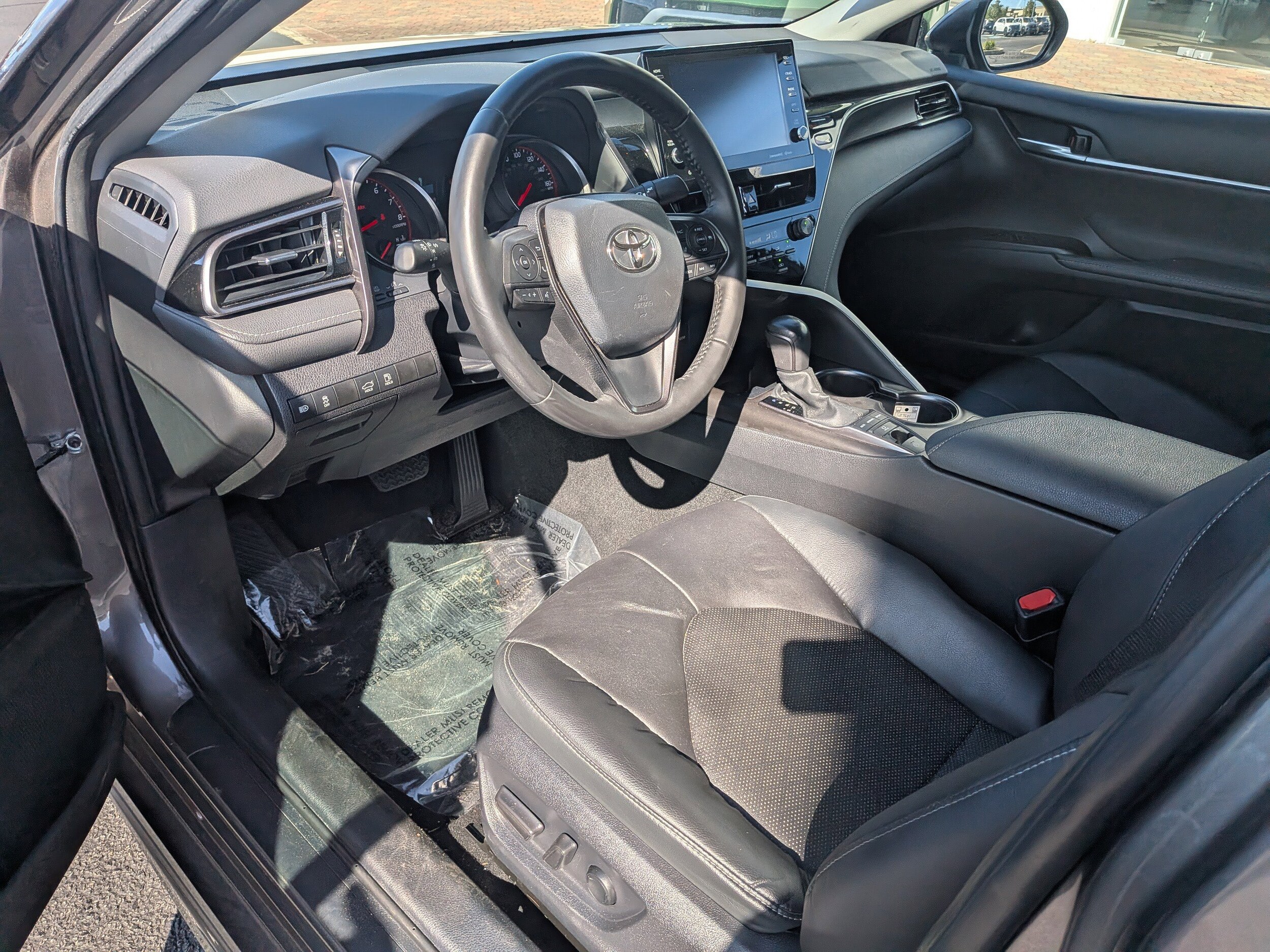 2023 Toyota Camry Hybrid XSE photo 2