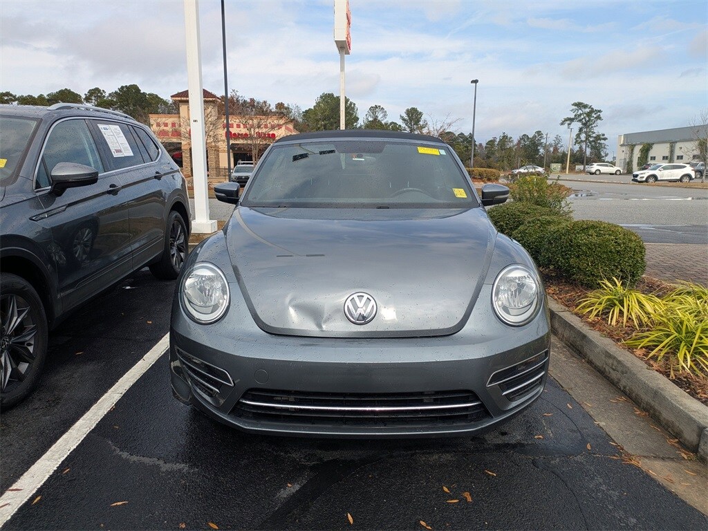2018 Volkswagen Beetle S photo 2