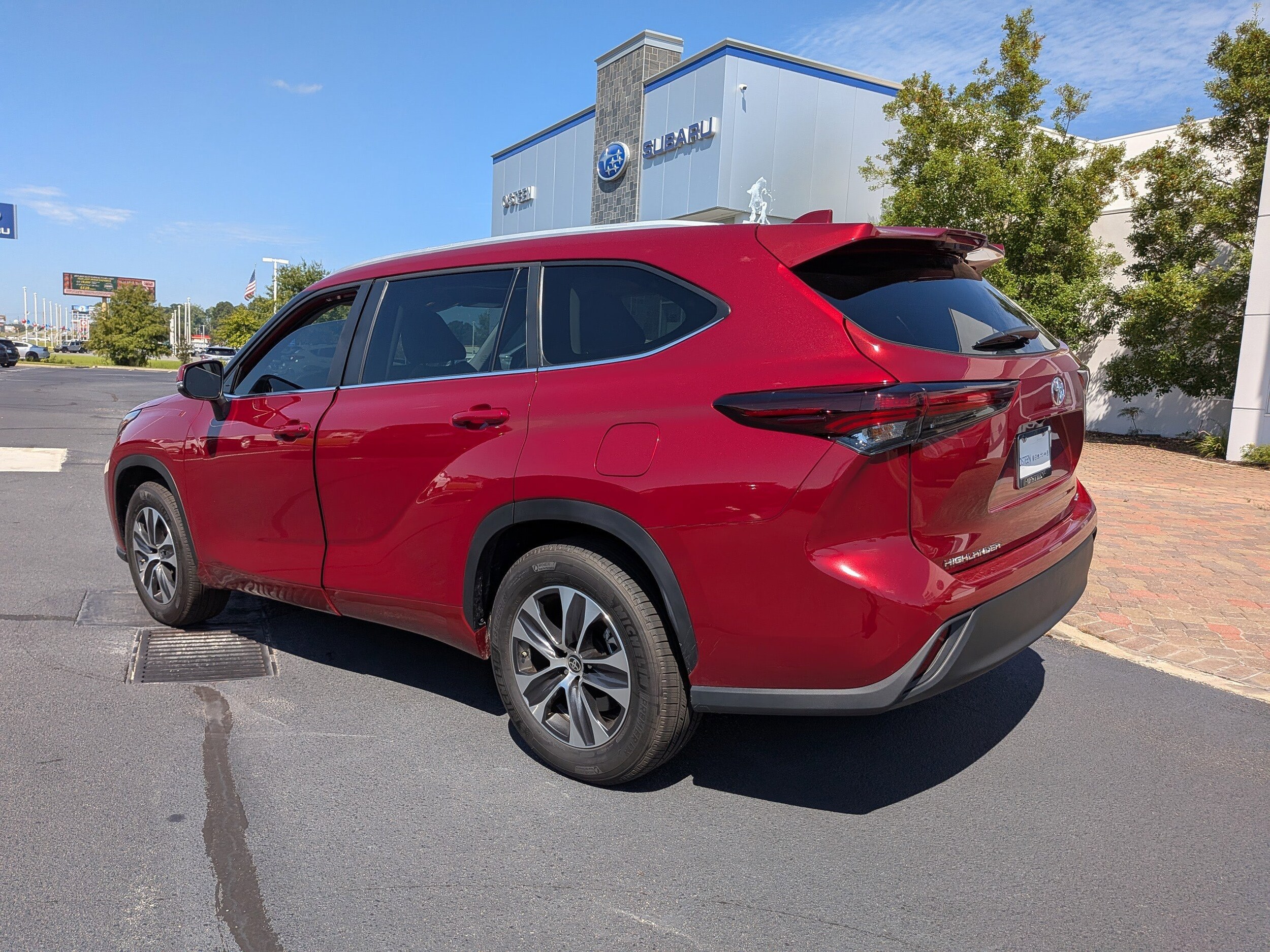 2025 Toyota Highlander XLE Limited photo 3