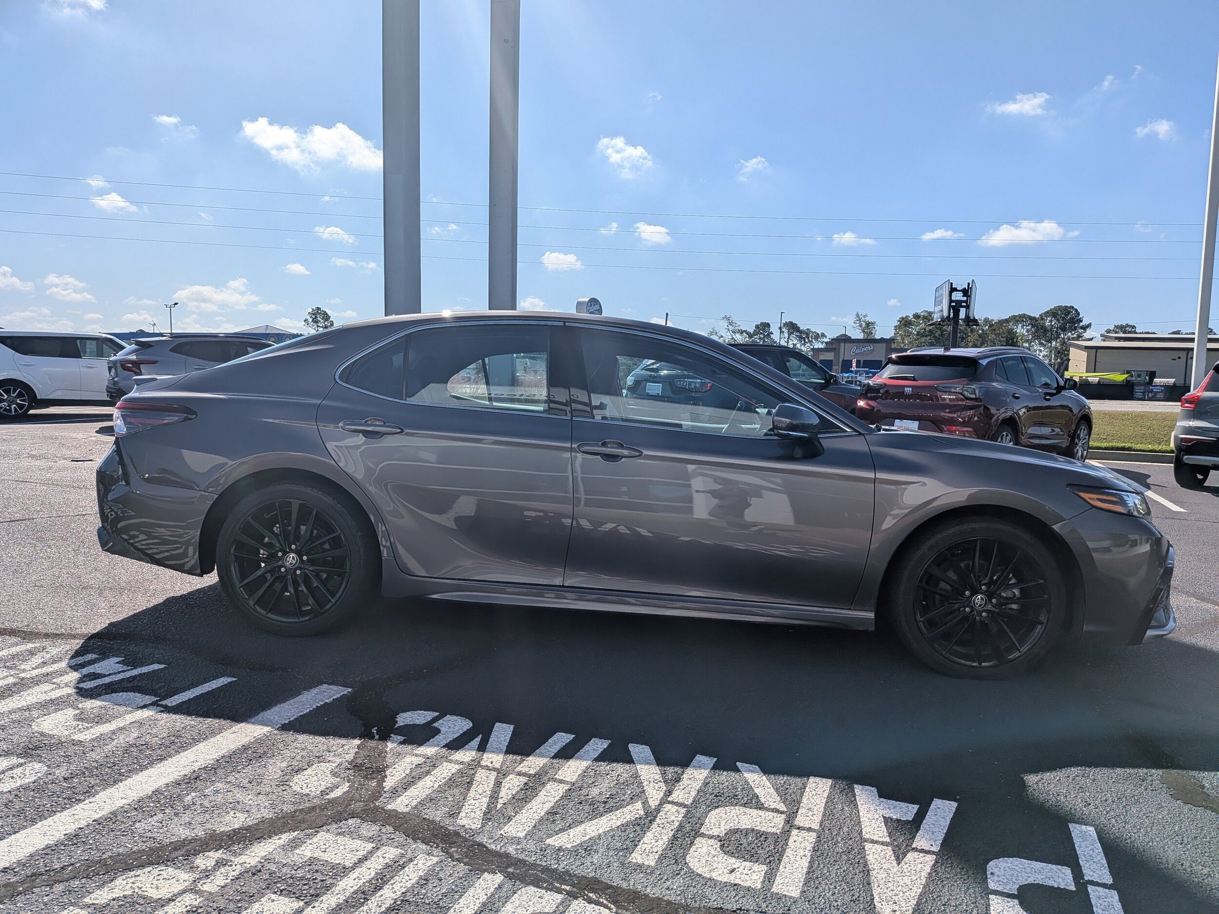 2023 Toyota Camry Hybrid XSE photo 4