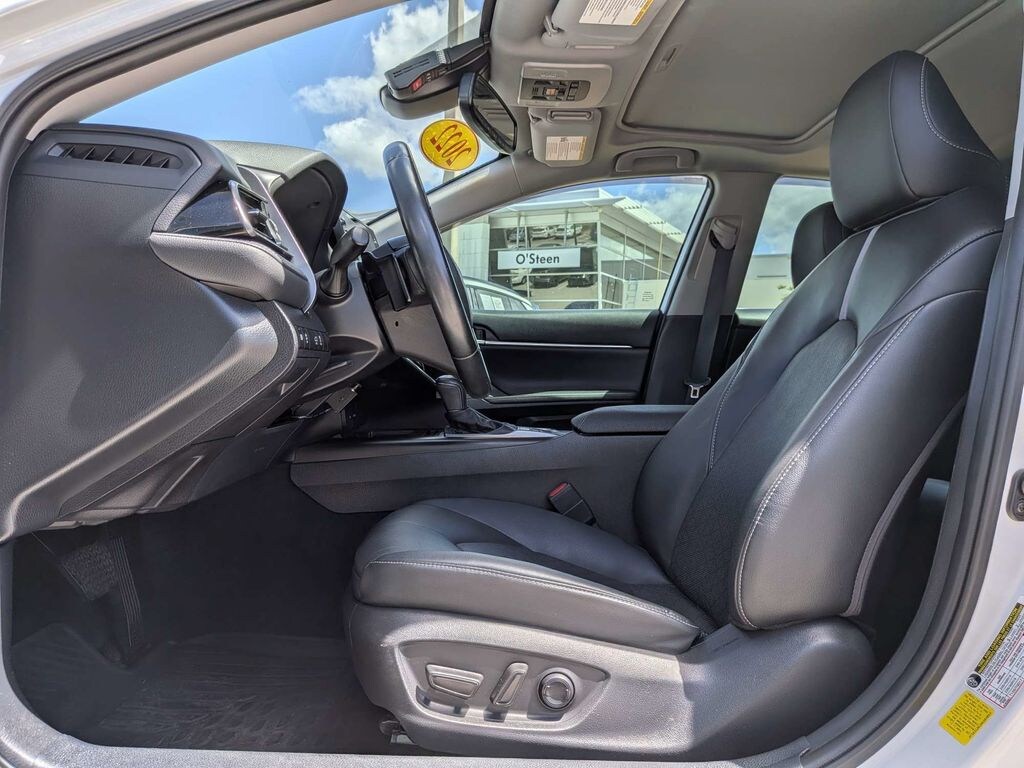 Used 2022 Toyota Camry Hybrid XSE Sedan