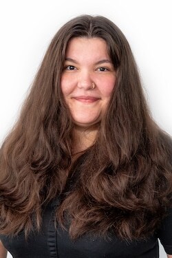 Staff member Zory H. from ID_784800