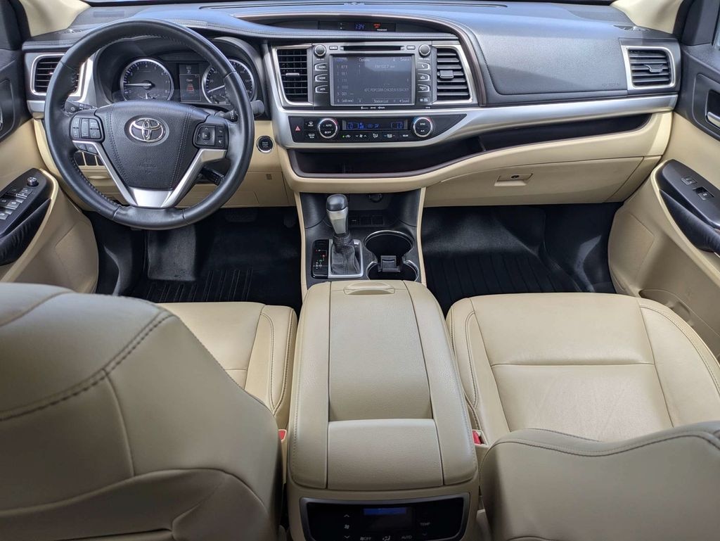Used 2016 Toyota Highlander XLE V6 SUV