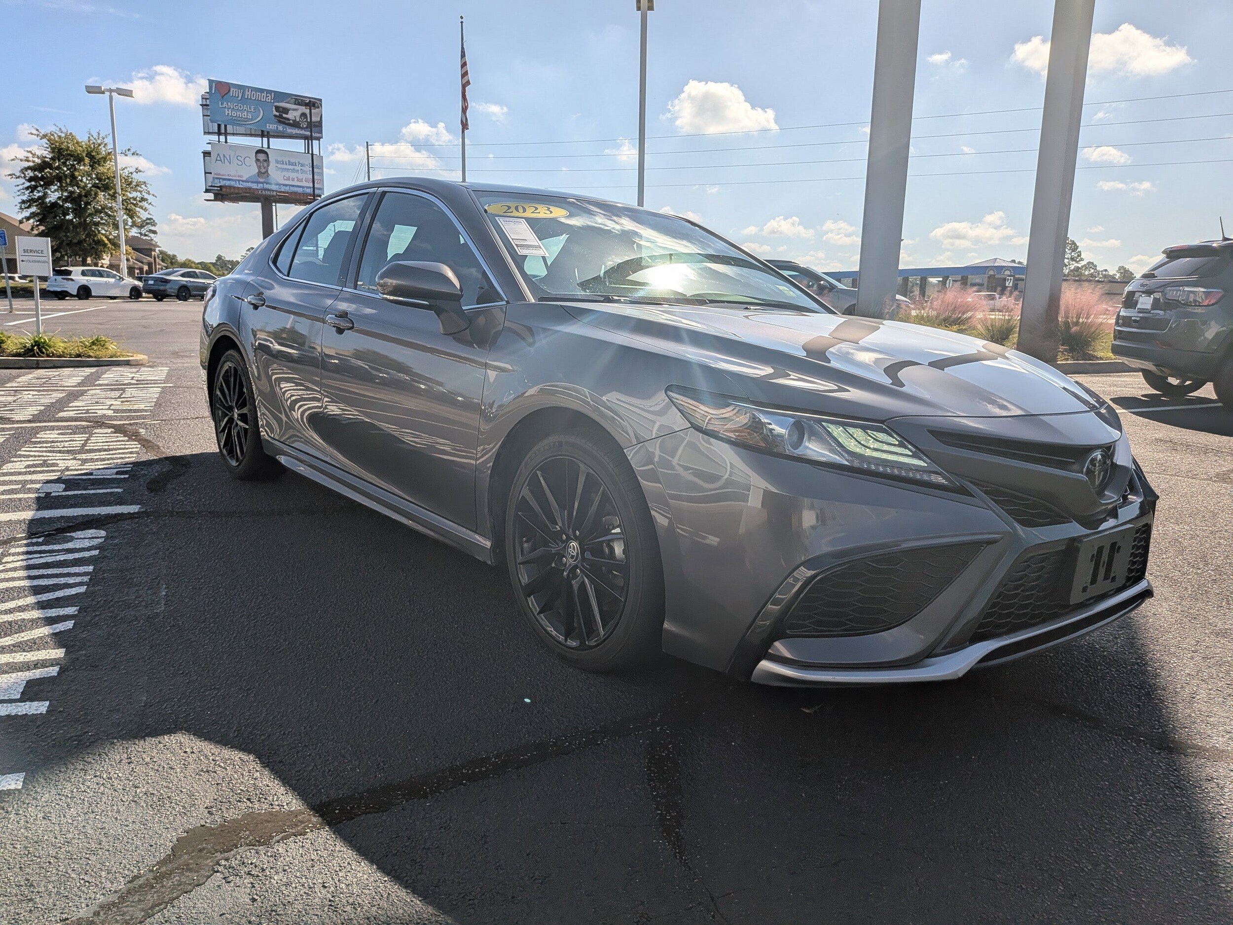 2023 Toyota Camry Hybrid XSE photo 3