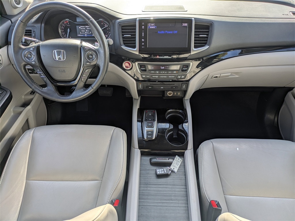Used 2017 Honda Pilot Touring AWD SUV