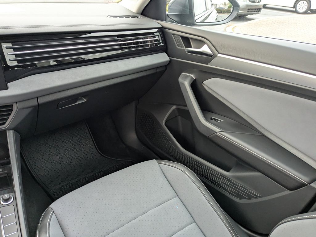 2026 Volkswagen Jetta SE - Photo 16