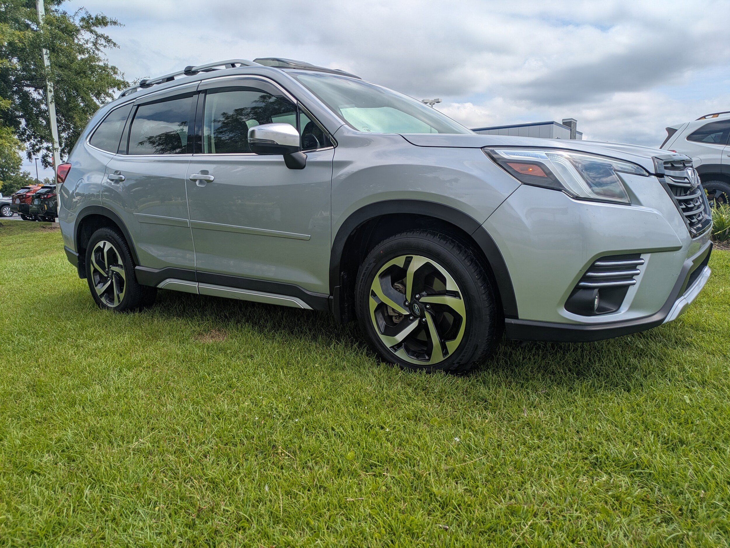 2022 Subaru Forester Touring photo 2