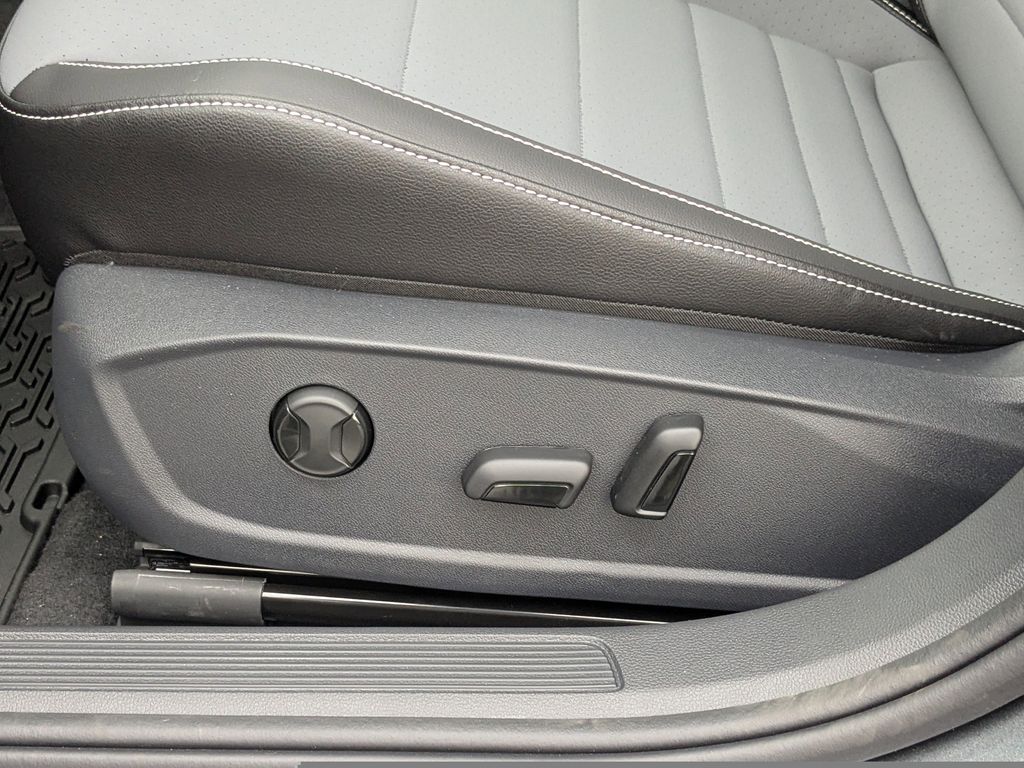 2026 Volkswagen Jetta SE - Photo 19