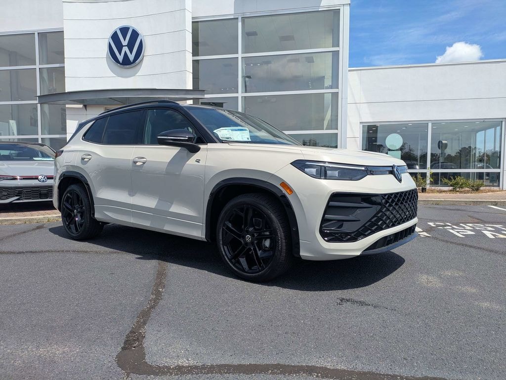 New 2026 Volkswagen Tiguan 2.0T SE R-Line Black SUV