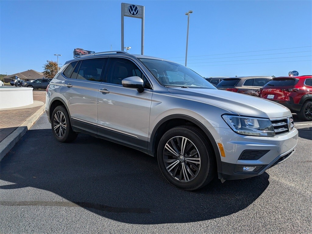 2019 Volkswagen Tiguan SEL photo 2
