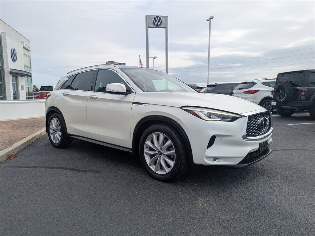 2019 Infiniti QX50 Essential photo 3