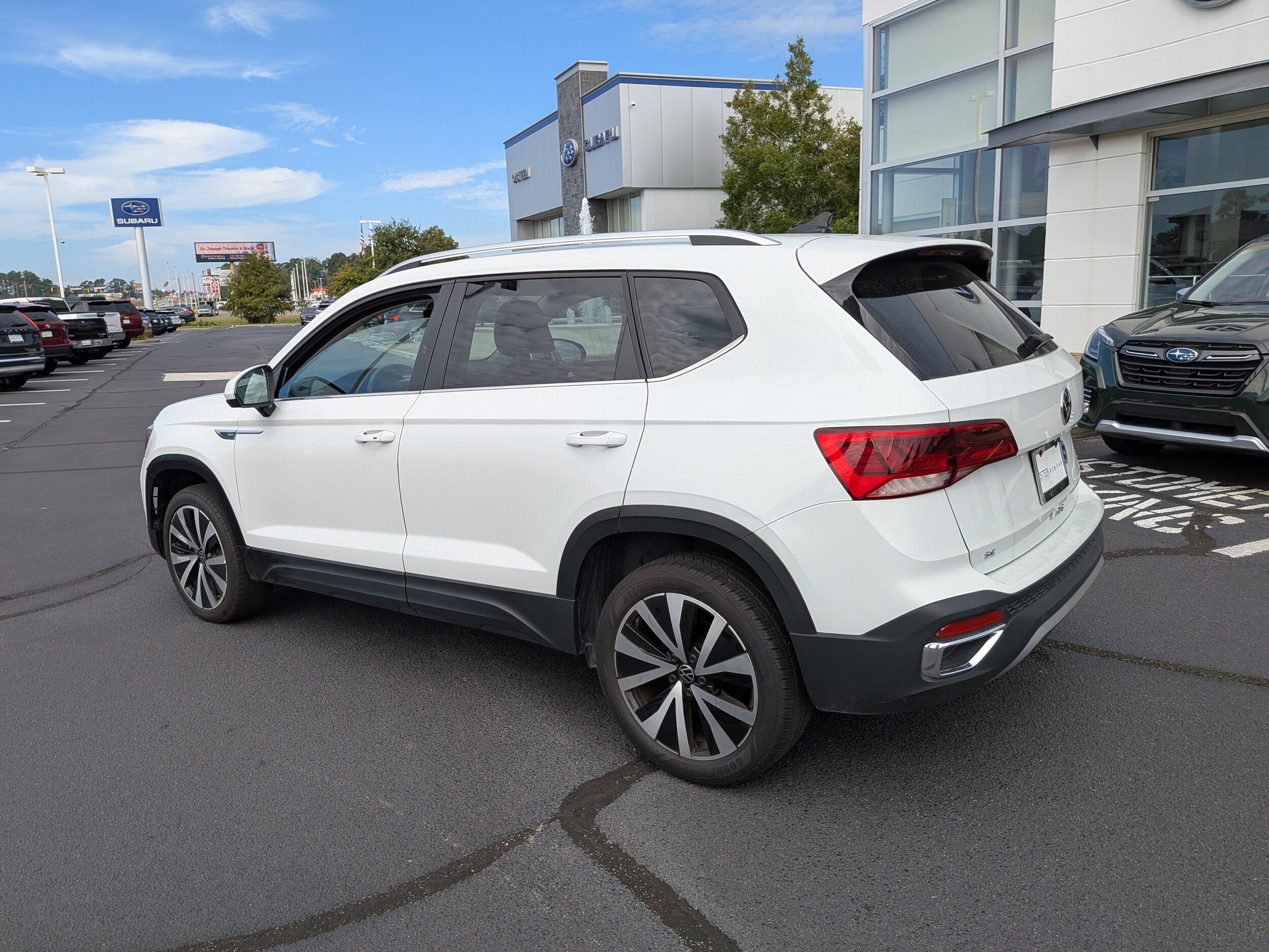 2024 Volkswagen Taos SE photo 3