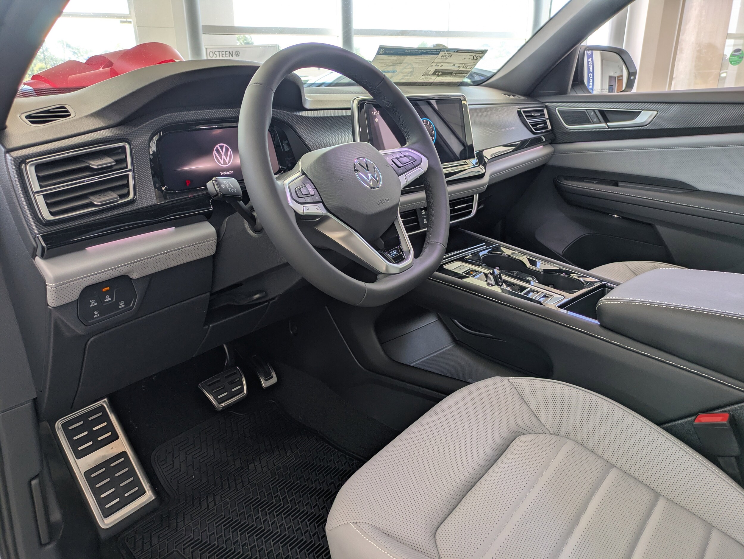 2026 Volkswagen Atlas Cross Sport SEL R-Line photo 3