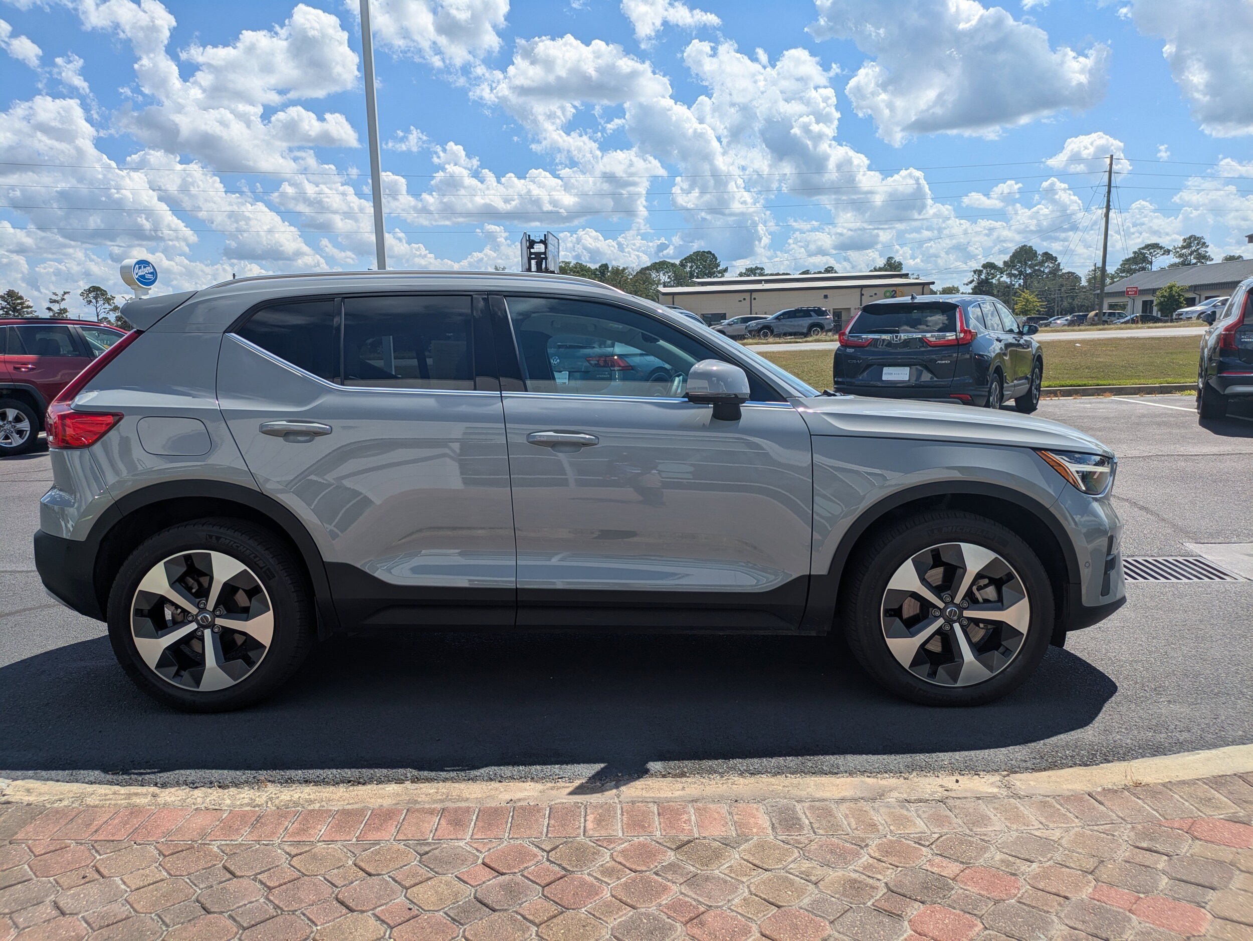2024 Volvo XC40 Plus photo 3