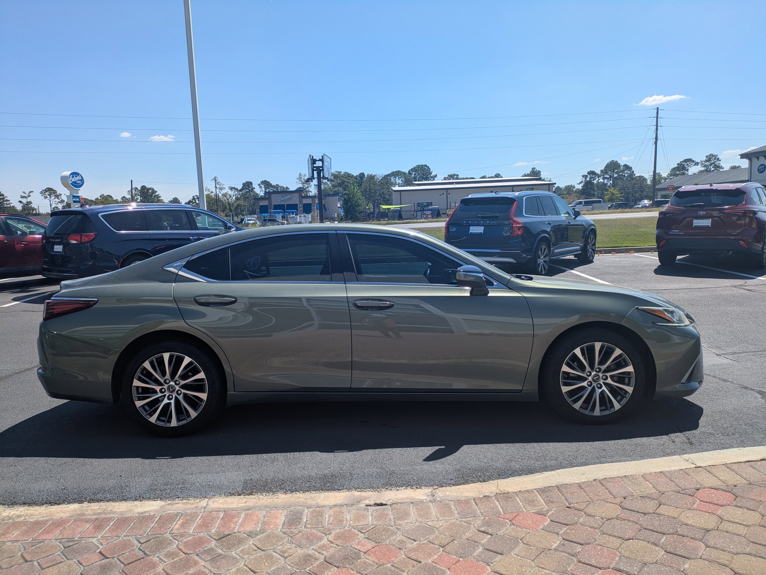 2019 Lexus ES 350 Luxury photo 2