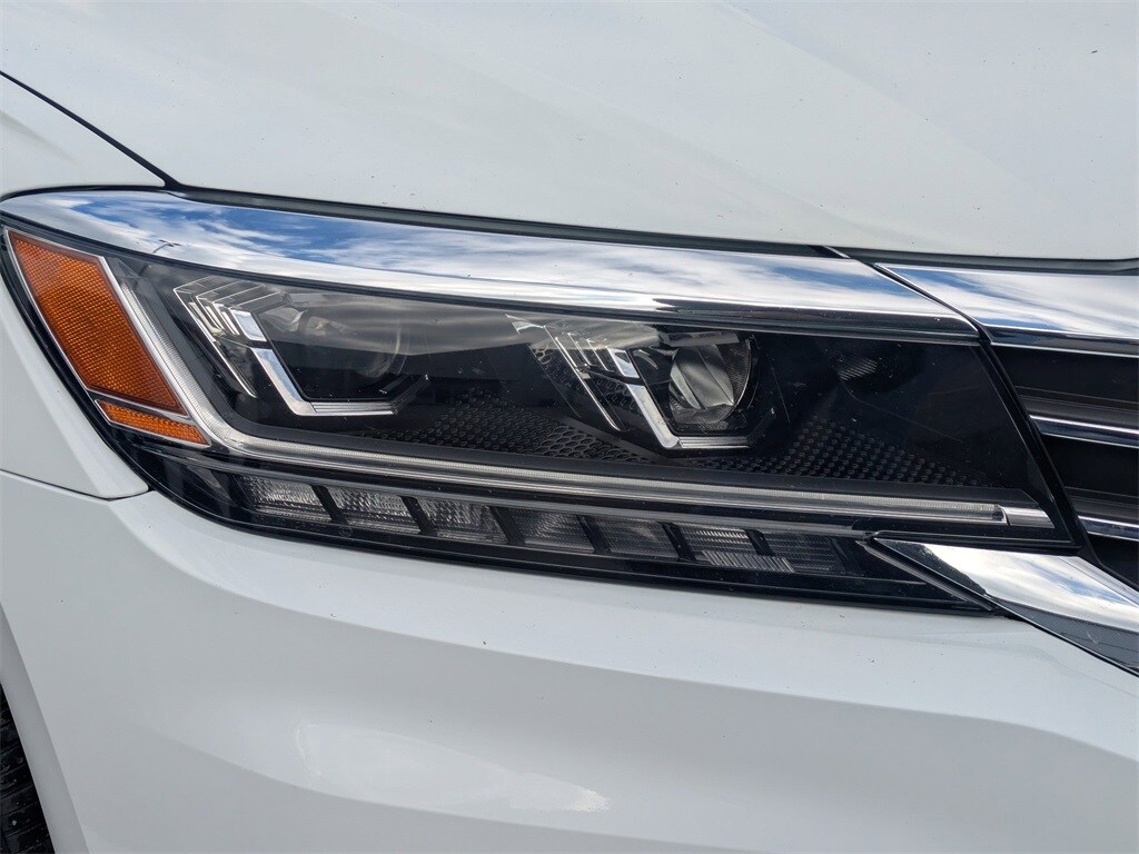 2022 Volkswagen Passat 2.0T SE photo 3