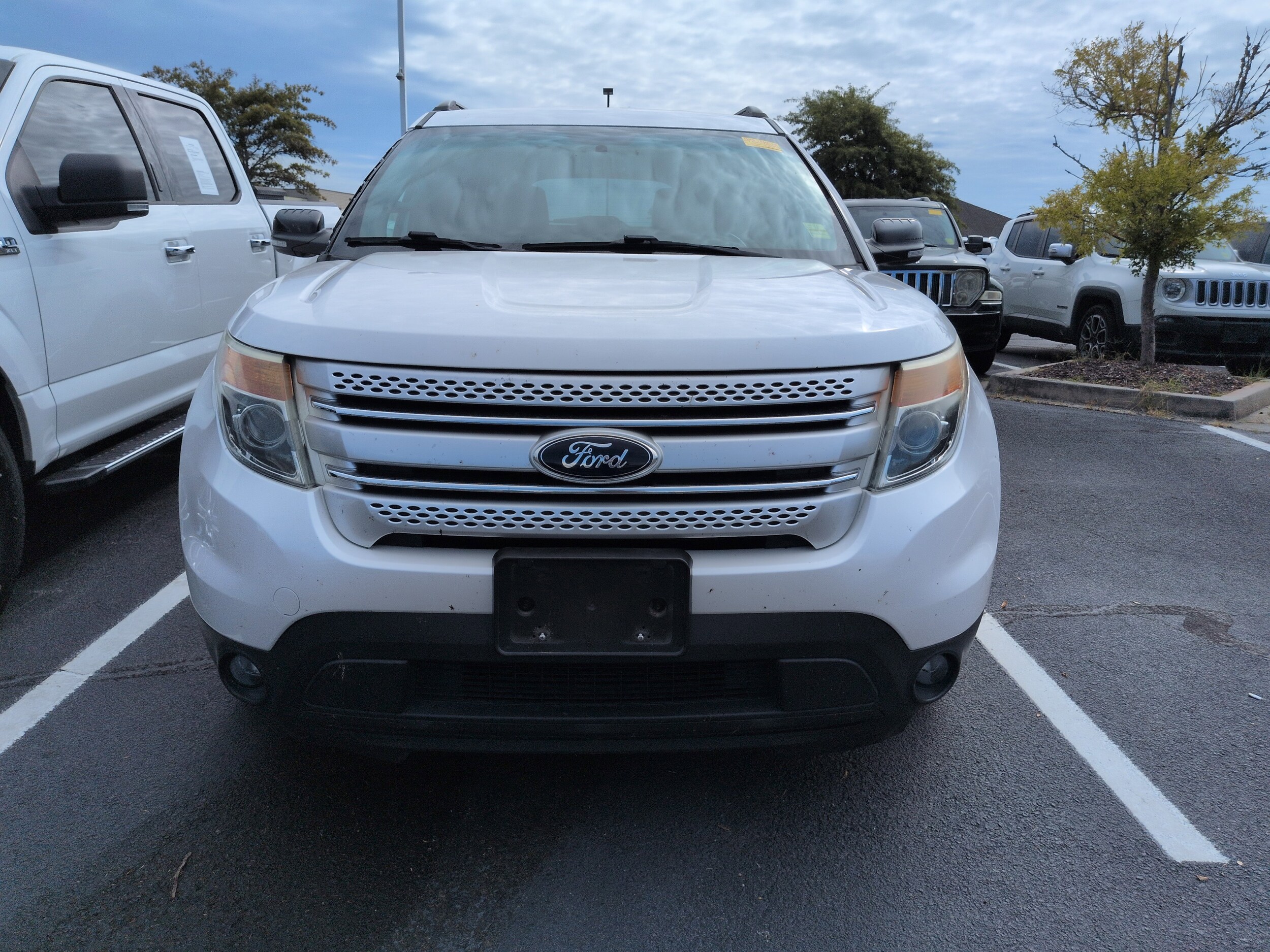 2015 Ford Explorer XLT photo 2