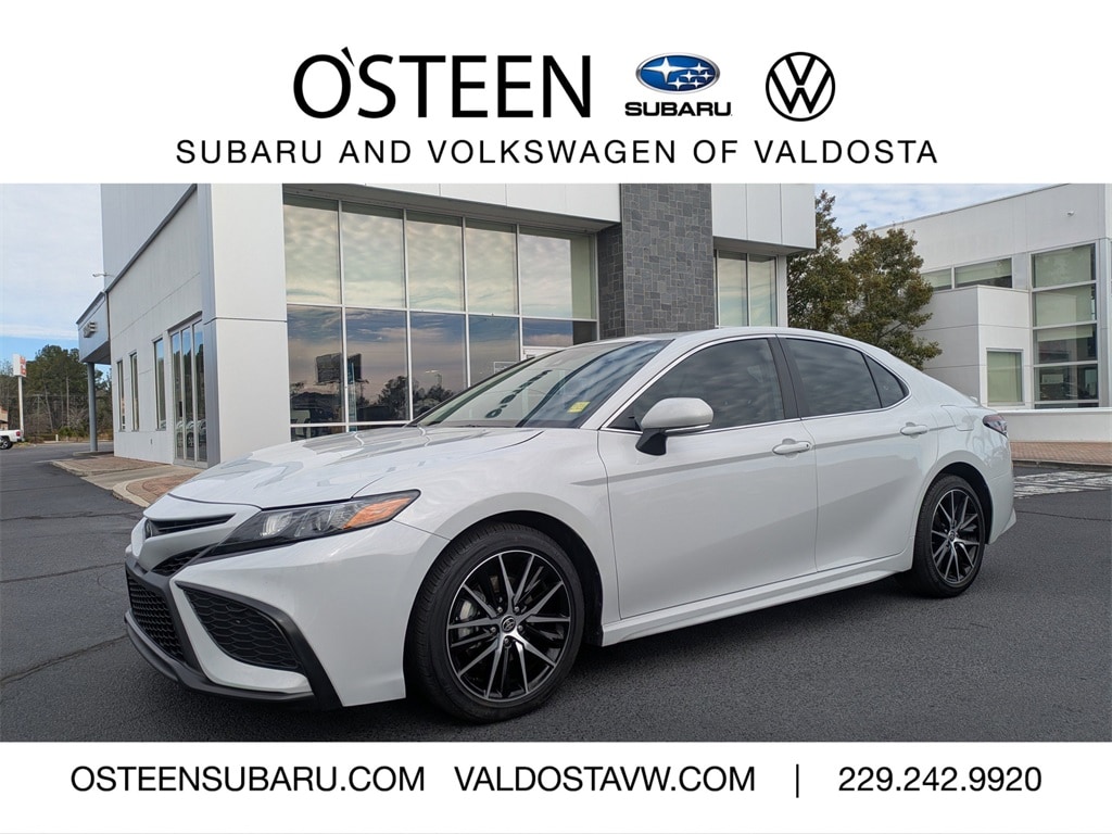 2024 Toyota Camry SE's photo