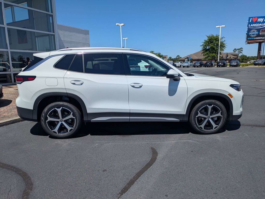 New 2026 Volkswagen Tiguan 2.0T SE SUV