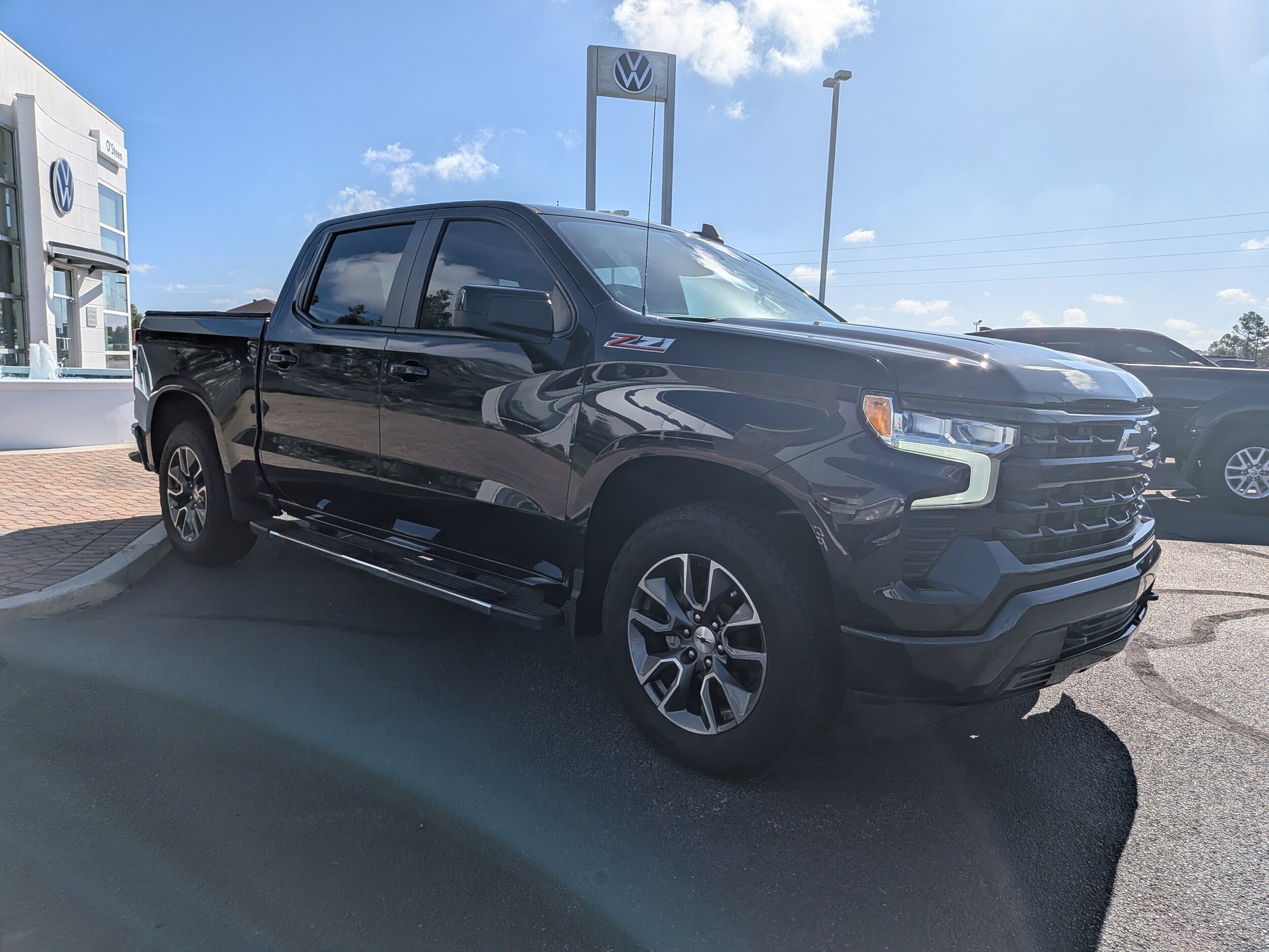2023 Chevrolet Silverado 1500 RST photo 3