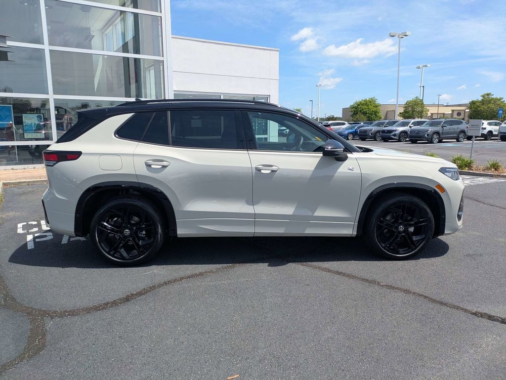 New 2026 Volkswagen Tiguan 2.0T SE R-Line Black SUV
