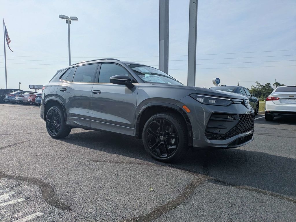 New 2026 Volkswagen Tiguan 2.0T SE R-Line Black SUV