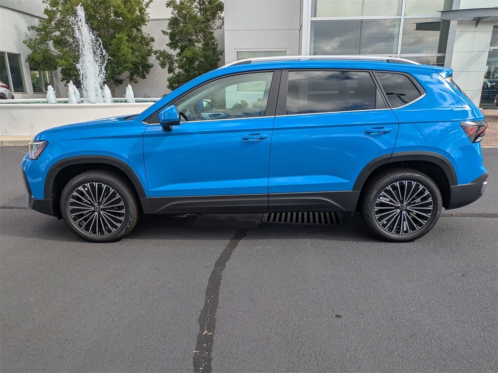 New 2025 Volkswagen Taos 1.5T SE SUV