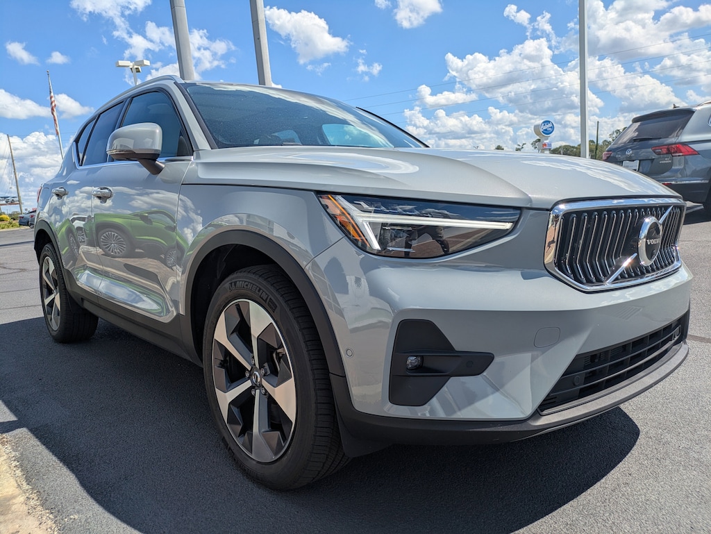 Used 2024 Volvo XC40 B5 Plus Bright SUV