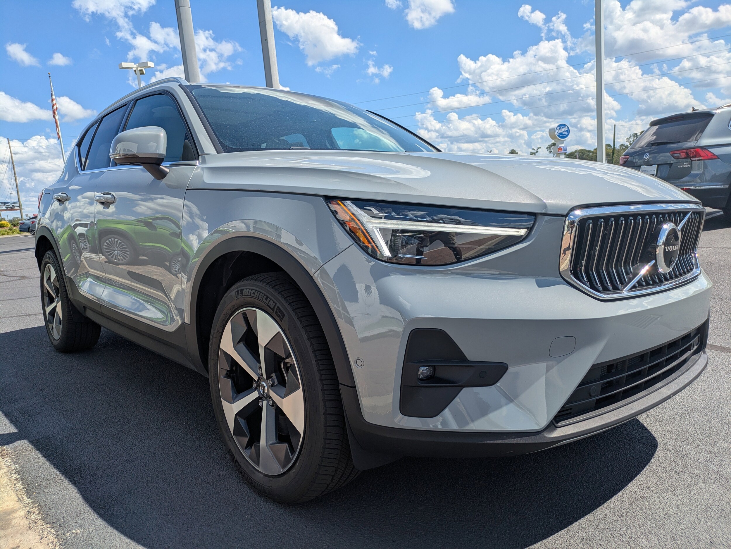 2024 Volvo XC40 Plus photo 2