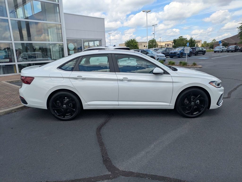 New 2026 Volkswagen Jetta 1.5T SE Sedan